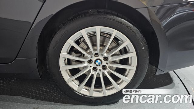 BMW 5-Series 520i Luxury