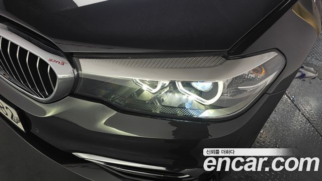BMW 5-Series 520i Luxury