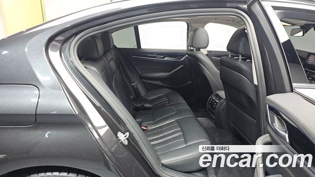 BMW 5-Series 520i Luxury