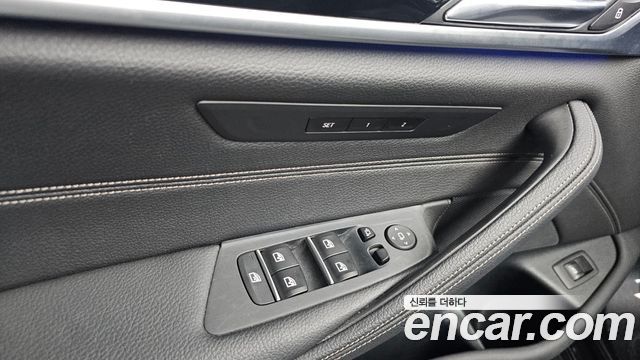 BMW 5-Series 520i Luxury