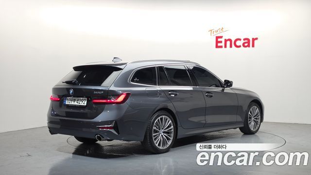 BMW 3-Series 320i Touring Luxury
