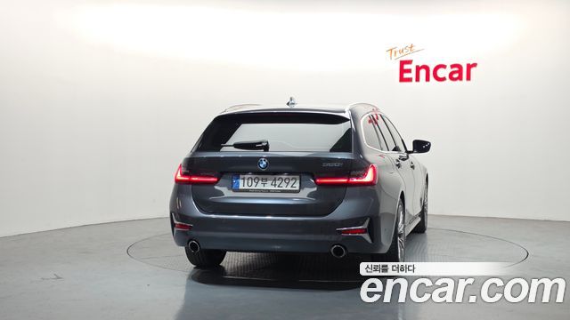 BMW 3-Series 320i Touring Luxury