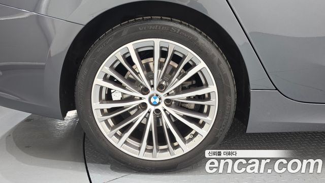 BMW 3-Series 320i Touring Luxury