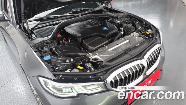 BMW 3-Series 320i Touring Luxury