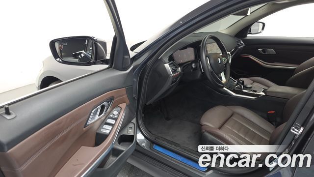 BMW 3-Series 320i Touring Luxury
