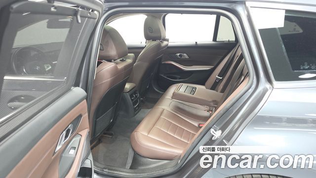 BMW 3-Series 320i Touring Luxury