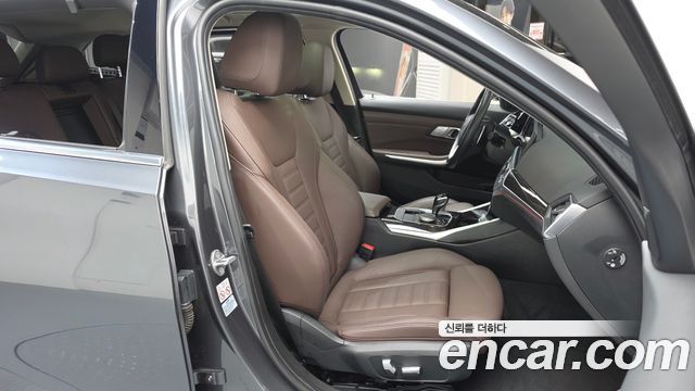 BMW 3-Series 320i Touring Luxury
