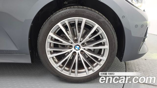 BMW 3-Series 320i Touring Luxury