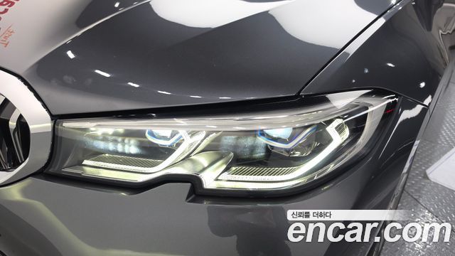 BMW 3-Series 320i Touring Luxury