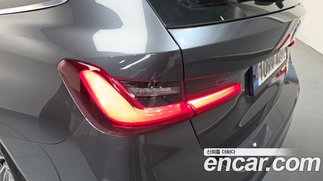 BMW 3-Series 320i Touring Luxury