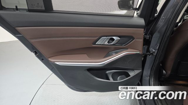 BMW 3-Series 320i Touring Luxury