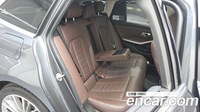 BMW 3-Series 320i Touring Luxury