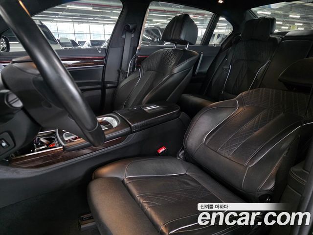 BMW 7-Series 750Li xDrive