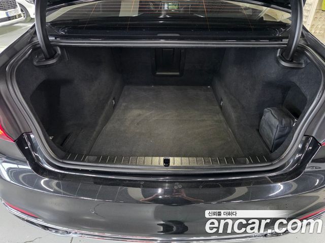 BMW 7-Series 750Li xDrive