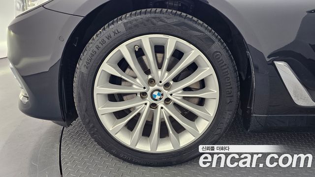 BMW 5-Series 520d xDrive Luxury Plus