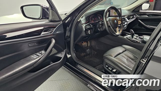 BMW 5-Series 520d xDrive Luxury Plus