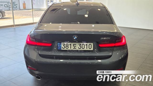 BMW 3-Series 320i