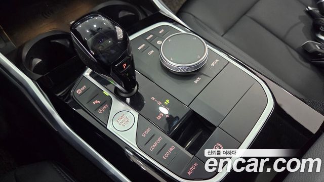 BMW 3-Series 320i