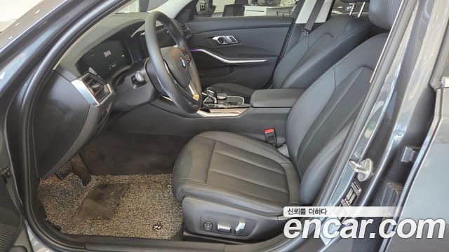 BMW 3-Series 320i