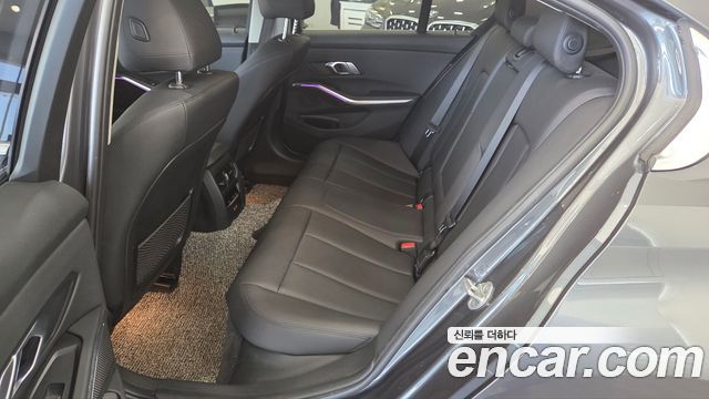 BMW 3-Series 320i