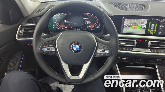BMW 3-Series 320i