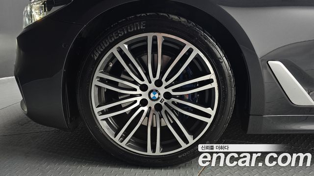 BMW 5-Series 530i M Sport Package Plus