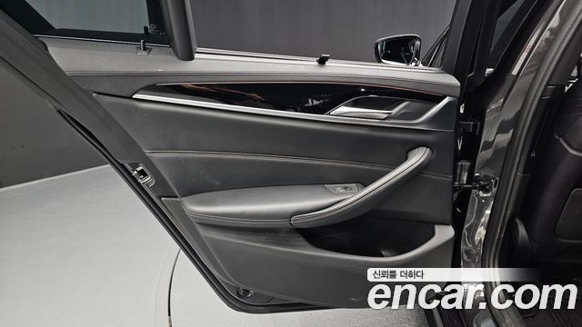 BMW 5-Series 530i M Sport Package Plus
