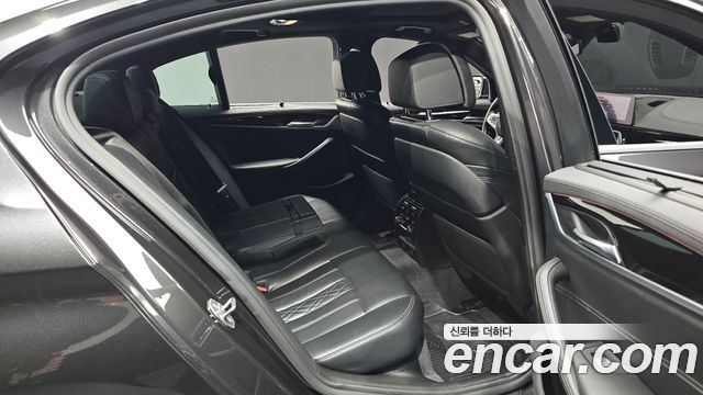 BMW 5-Series 530i M Sport Package Plus