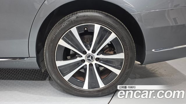 Mercedes-Benz E-Class E300e Exclusive