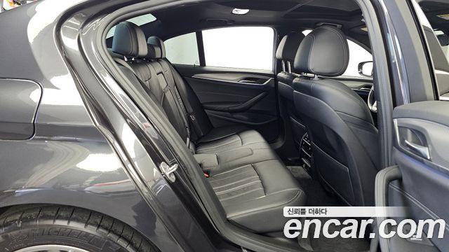 BMW 5-Series 530i xDrive M Sport Package