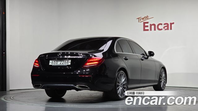 Mercedes-Benz E-Class E300 4MATIC AMG Line