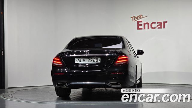 Mercedes-Benz E-Class E300 4MATIC AMG Line