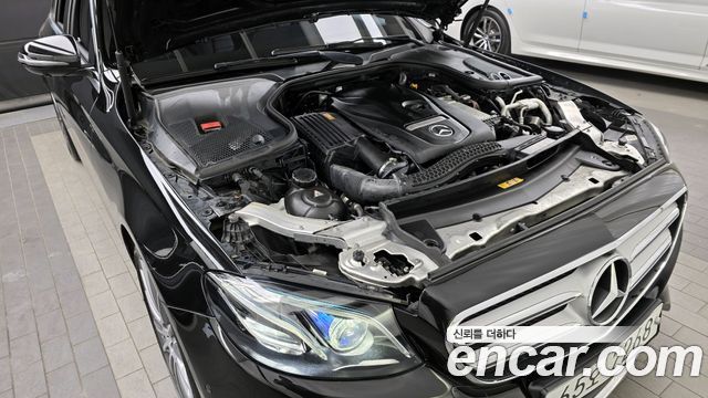 Mercedes-Benz E-Class E300 4MATIC AMG Line