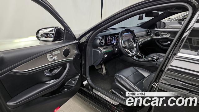 Mercedes-Benz E-Class E300 4MATIC AMG Line