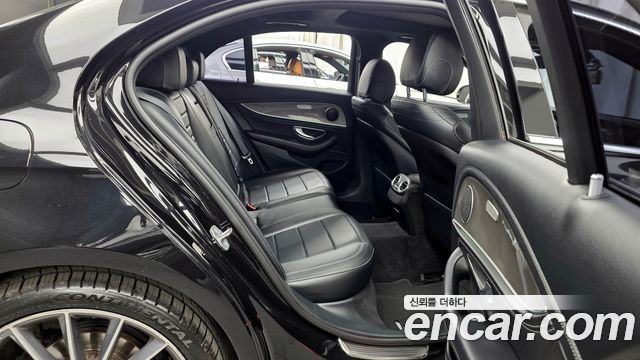 Mercedes-Benz E-Class E300 4MATIC AMG Line