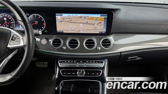 Mercedes-Benz E-Class E300 4MATIC AMG Line