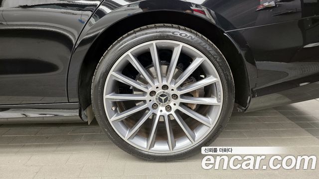 Mercedes-Benz E-Class E300 4MATIC AMG Line