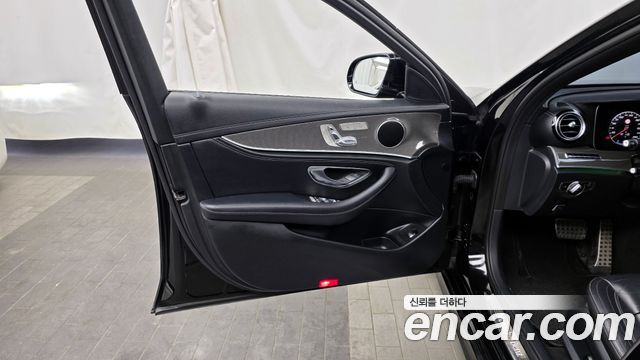 Mercedes-Benz E-Class E300 4MATIC AMG Line