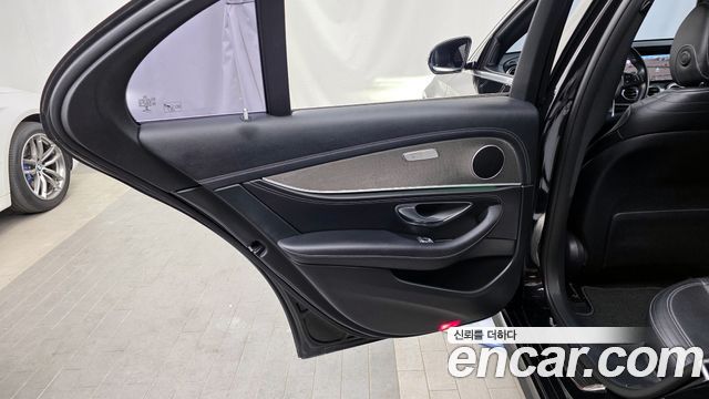 Mercedes-Benz E-Class E300 4MATIC AMG Line