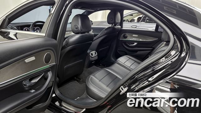 Mercedes-Benz E-Class E300 4MATIC AMG Line
