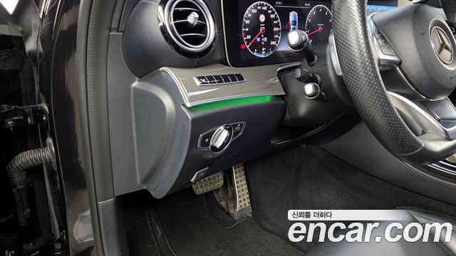 Mercedes-Benz E-Class E300 4MATIC AMG Line