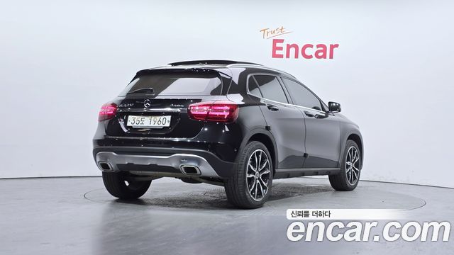 Mercedes-Benz GLA-Class GLA250 4MATIC