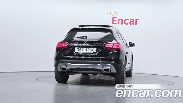 Mercedes-Benz GLA-Class GLA250 4MATIC
