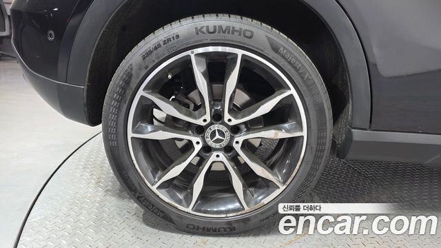 Mercedes-Benz GLA-Class GLA250 4MATIC