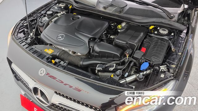 Mercedes-Benz GLA-Class GLA250 4MATIC