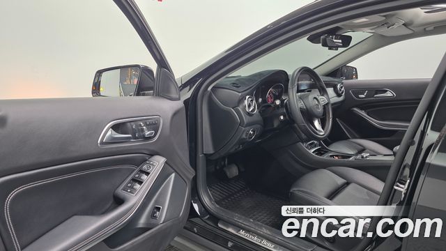 Mercedes-Benz GLA-Class GLA250 4MATIC