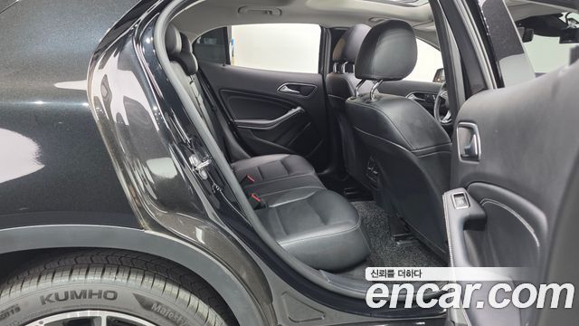 Mercedes-Benz GLA-Class GLA250 4MATIC