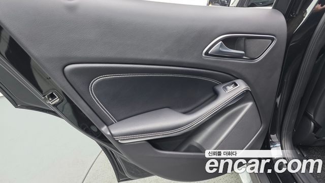 Mercedes-Benz GLA-Class GLA250 4MATIC