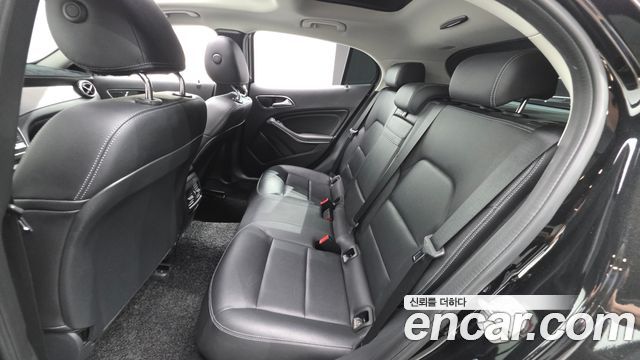 Mercedes-Benz GLA-Class GLA250 4MATIC