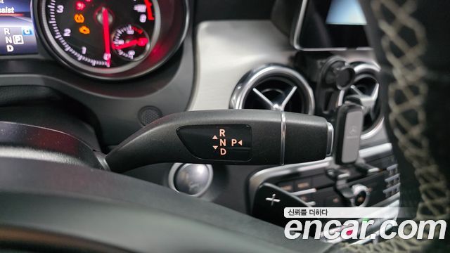 Mercedes-Benz GLA-Class GLA250 4MATIC